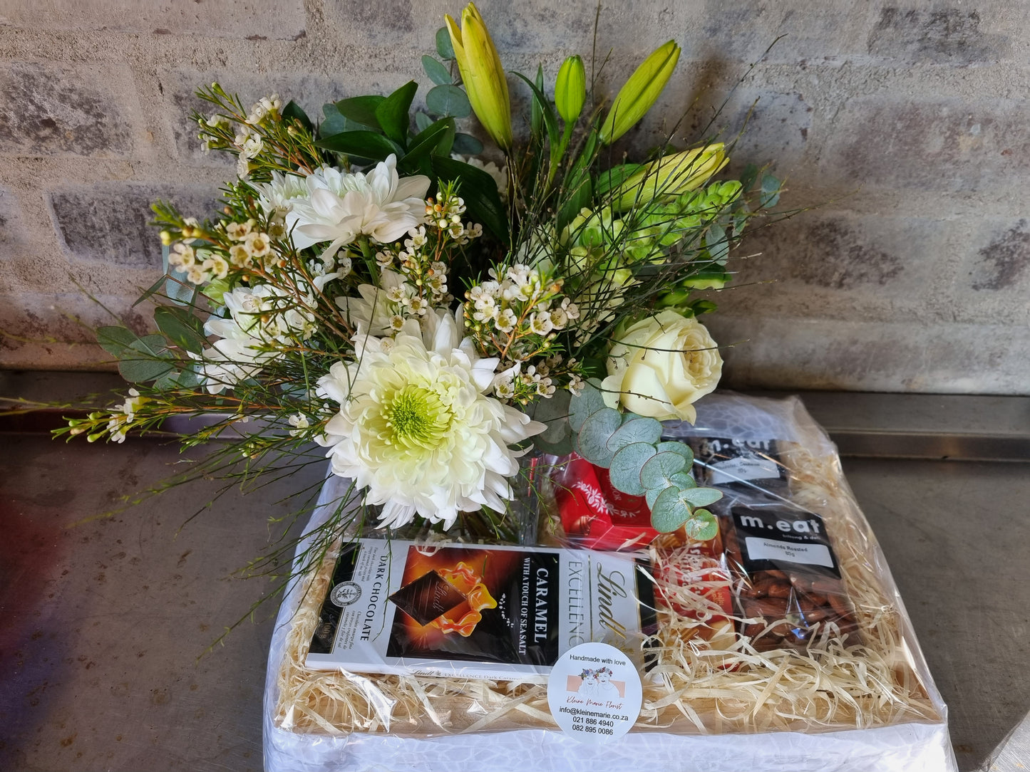 Flower & Gift Combo Hamper